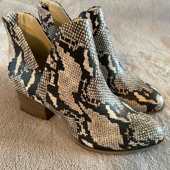 Snake Booties - Picture 1 of 2
